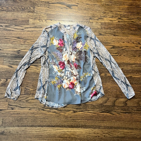 Anthropologie Tiny Drape Front Floral Top Size L - Picture 3 of 12